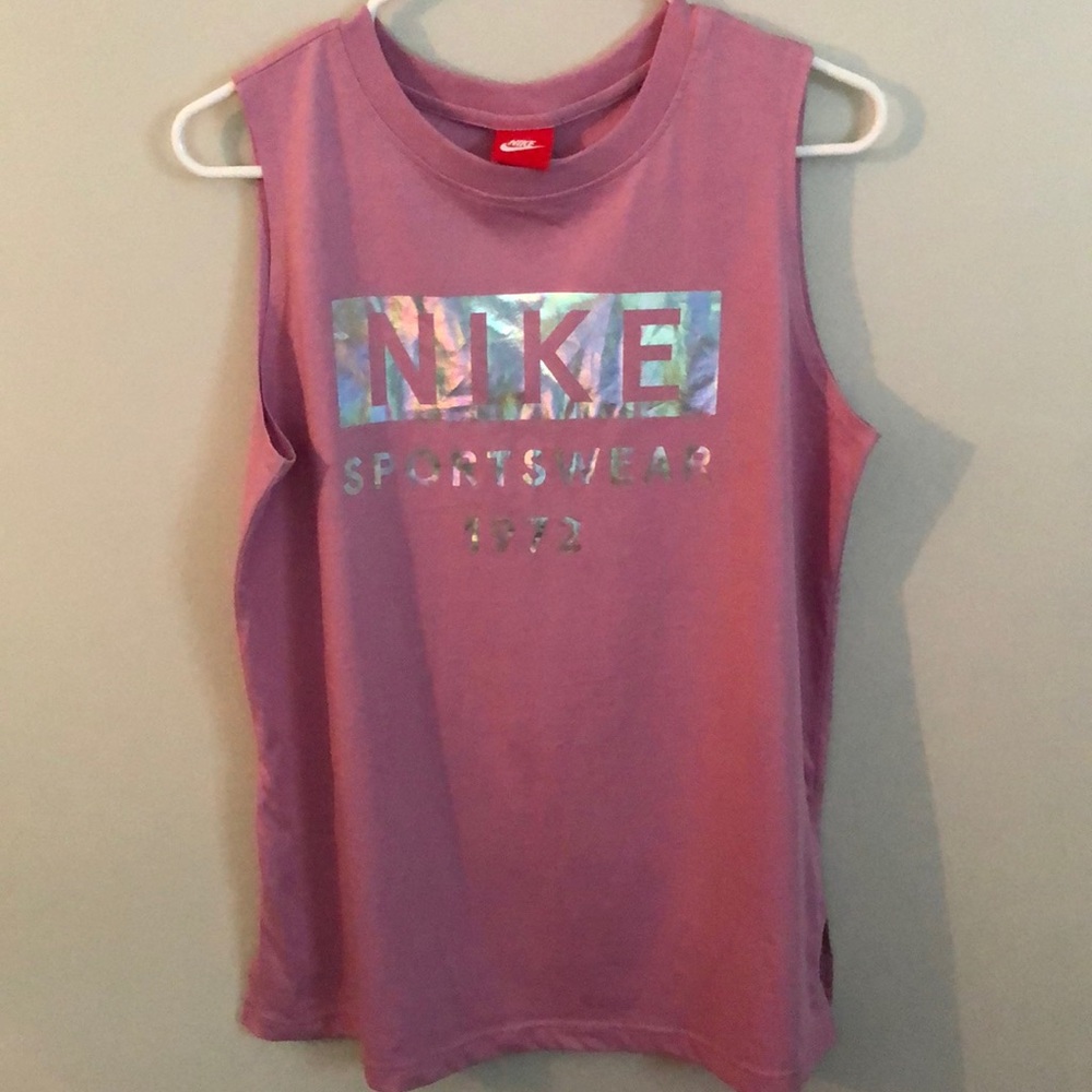 Nike Women’s hologram muscle tank